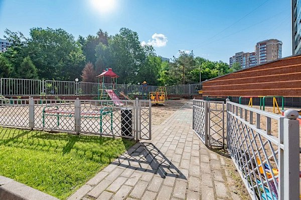 Английский детский сад "Времена года"