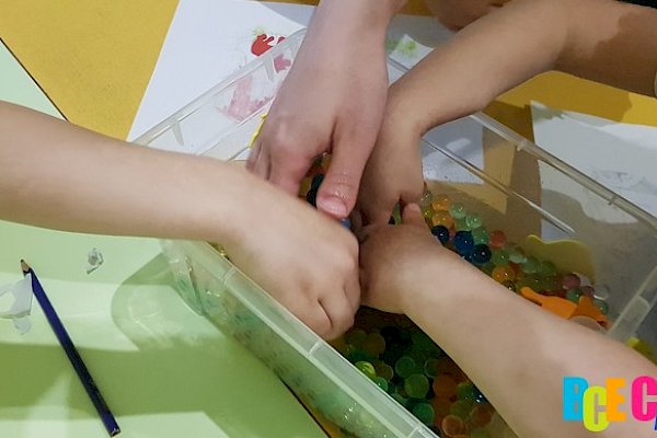 Развивающий центр и детский сад "Рюкзачок" (м.Буннинская Аллея)