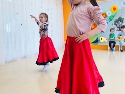 Тропинки (ранее Детские занятия и кружки в "Тропинках")