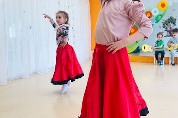 Тропинки (ранее Детские занятия и кружки в "Тропинках")
